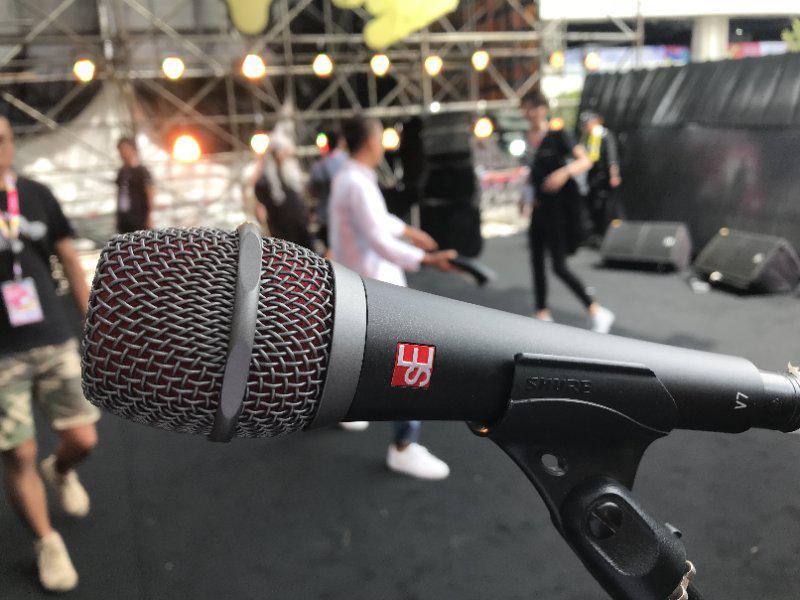 這次，sE V7 的巡演嘉賓不一般