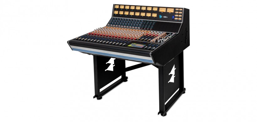 十年之后，API 升級(jí) 1608-II 大型控臺(tái)，支持 Final Touch 自動(dòng)化系統(tǒng)