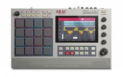 致敬經(jīng)典：AKAI 即將推出 MPC Live II Retro 限量版，采用經(jīng)典奶油白 MPC 配色